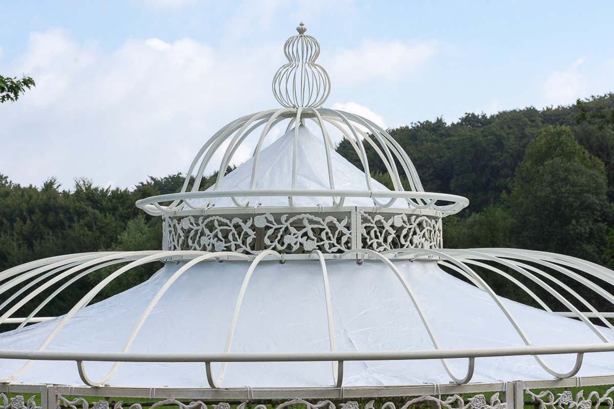 Dak voor luxepaviljoen Romantik